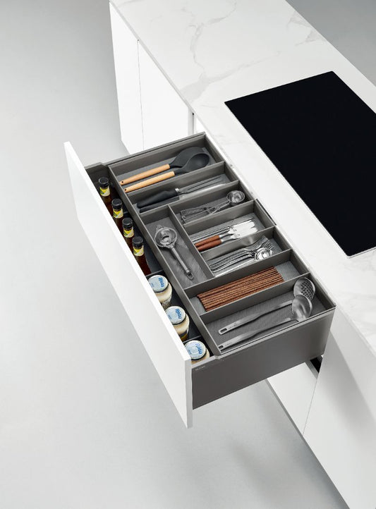 Encanto pull out basket with cutlery tray